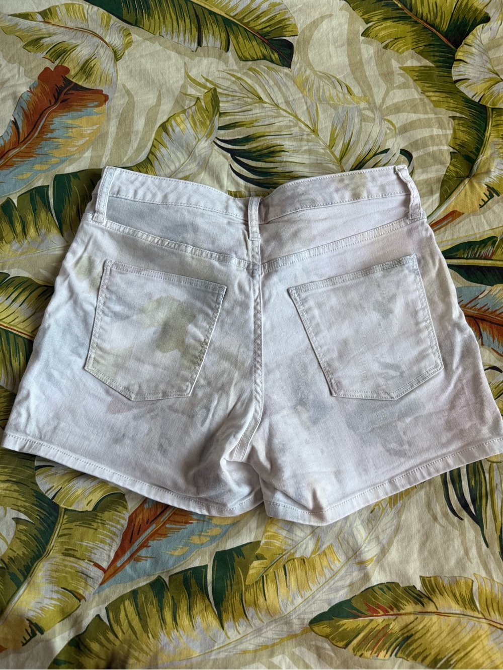 Off-white High Rise Shorts - Picture 3 of 3